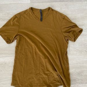 Lululemon men’s T-shirt